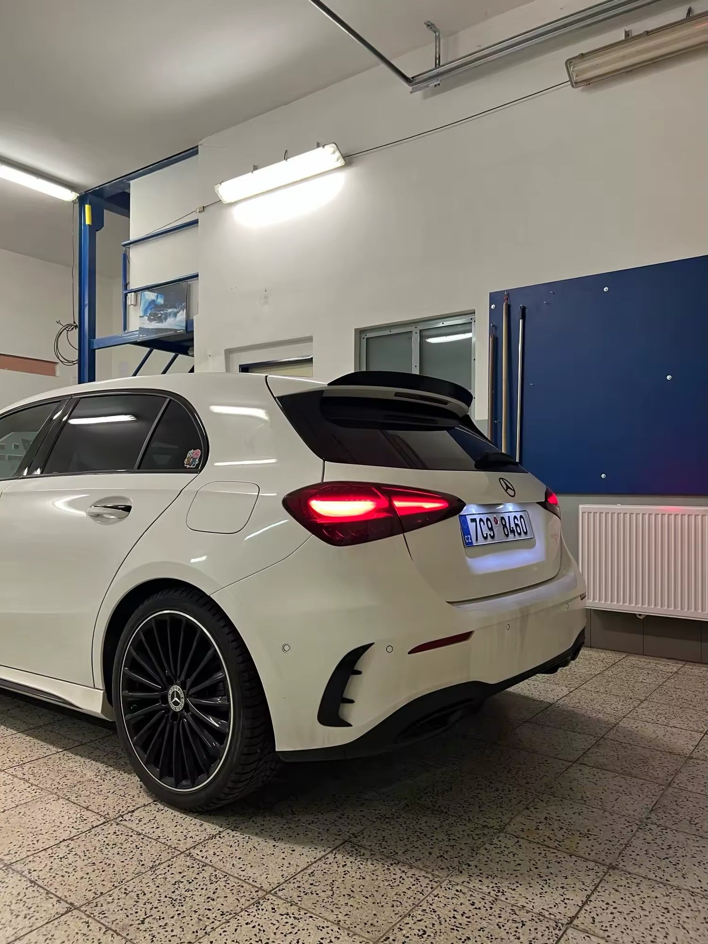 Garnitures de reflecteurs arrières Mercedes Benz Classe A W177