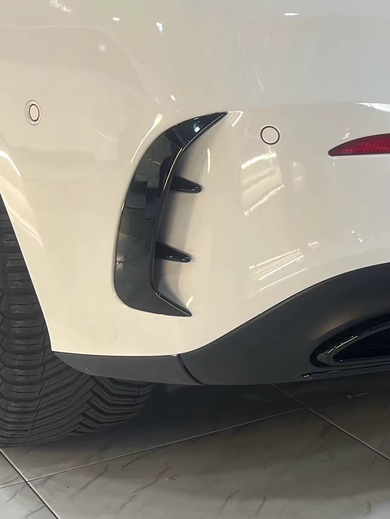 Garnitures de reflecteurs arrières Mercedes Benz Classe A W177