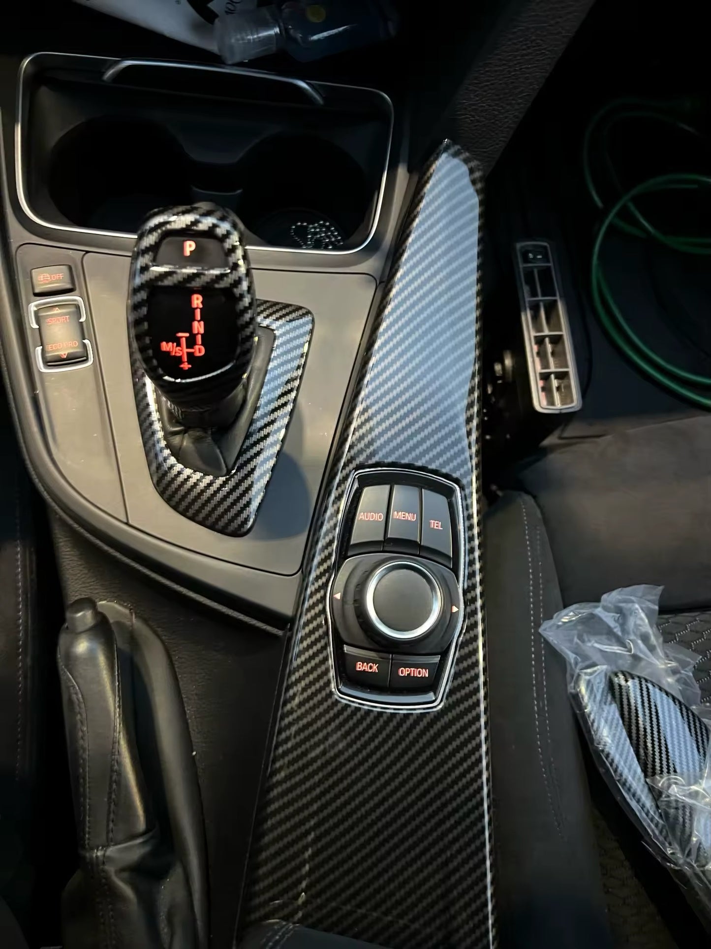 Garniture de pommeau de vitesse style carbone BMW