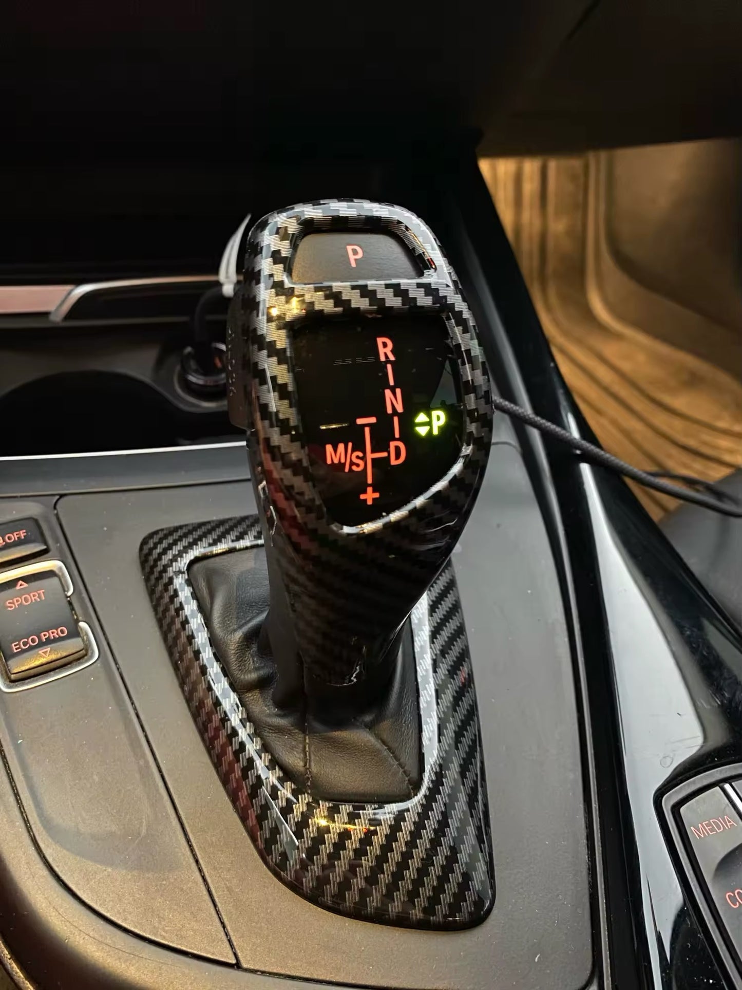 Garniture de pommeau de vitesse style carbone BMW