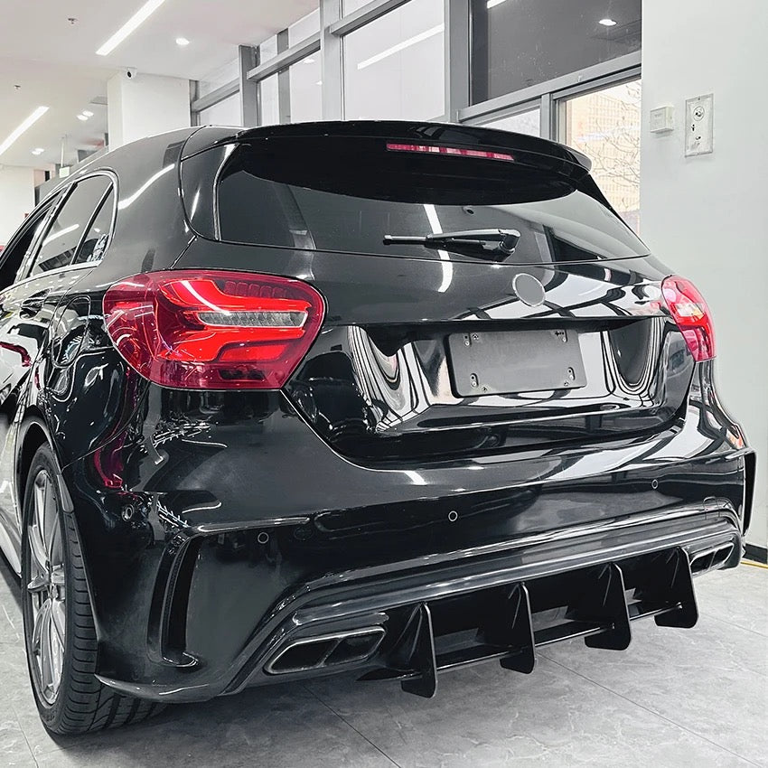 Rajout de lames de diffuseur de pare-chocs arrière Mercedes Benz Classe A W176 A45 AMG