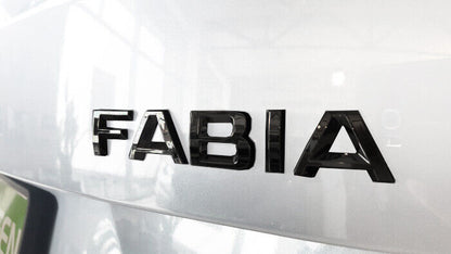 Emblème noir brillant « SKODA » / « FABIA »